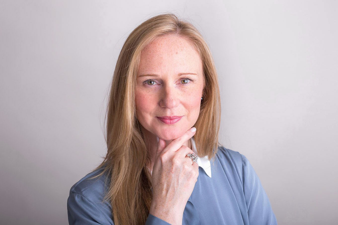 Corporate Portrait of a business woman in a studio